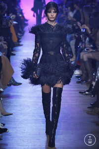 elie-saab-aw18-0063-78f300.thumb.jpg.d8e76b5ca36d3436f5d268ba48072278.jpg
