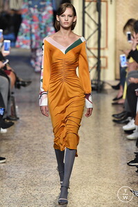 emilio-pucci-aw18-0012-946990.thumb.jpg.b34dc2018df7cddcfb245922e16783c6.jpg