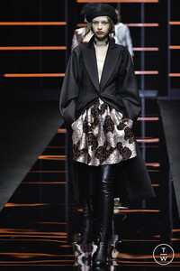 emporio-armani-aw19-0017-3ef53f.thumb.jpg.f582e1732a411fc876ca01ff47e68f27.jpg