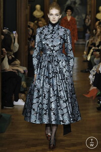 erdem-aw19-0015-0d6431.thumb.jpg.54b456bf4fecd31a047309dd57bc5017.jpg