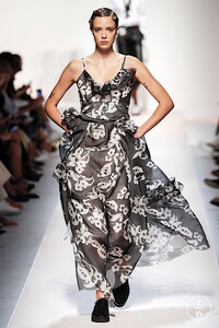 ermanno-scervino-ss20-0015-a60060.thumb.jpg.518f1e457bc3a677e594c2bb83e03b95.jpg