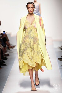 ermanno-scervino-ss20-0040-3da3b4.thumb.jpg.ecbbf7127ae100cbac7af60a175b8eca.jpg