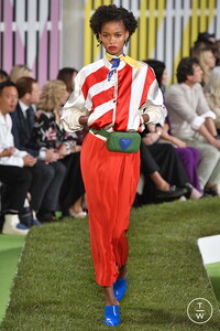 escada-ss19-0019-319ad9.thumb.jpg.0c88b5314435a3181e5b5d9cefc60d73.jpg