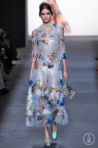 fendi-caw18-0007-f236d4.thumb.jpg.9a65bc212494bcba7a0c20b17b6a743c.jpg