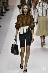 fendi-ss19-0011-3c903b.thumb.jpg.76d5861d0963d0fb2383911d75c61509.jpg