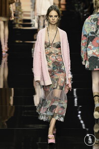 fendi-ss20-0042-10ff6a.thumb.jpg.aed828dadacdd6ef44fd481b13e6c70d.jpg