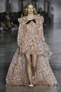 giambatista-valli-ss19-0040-25d3b5.thumb.jpg.5a465bb762cd490208f48c0165782954.jpg