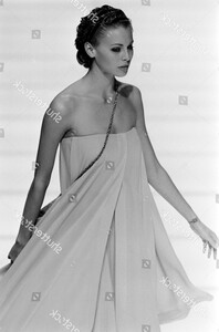 giorgio-armani-spring-1994-ready-to-wear-runway-show-shutterstock-editorial-10453729db.jpg