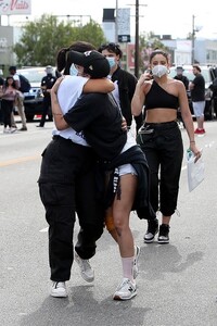 halsey-protesting-in-west-hollywood-05-30-2020-6.jpg