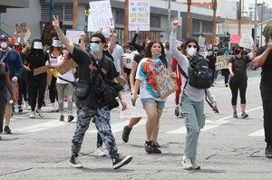 halsey-protesting-with-yungblud-in-hollywood-06-02-2020-7.jpg