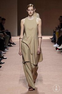 hermes-ss20-0036-6b7b03.thumb.jpg.27d3bf553bd6f6831f8a17090bd39f12.jpg
