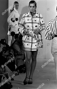 isaac-mizrahi-spring-1990-ready-to-wear-fashion-show-new-york-shutterstock-editorial-10434073al.jpg