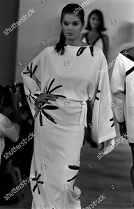 isaac-mizrahi-spring-1990-ready-to-wear-fashion-show-new-york-shutterstock-editorial-10434073cc.jpg