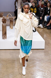 j-w-anderson-aw18-0047-e02eba.thumb.jpg.bc176b534e47df5c3e92d2cefa5cd714.jpg