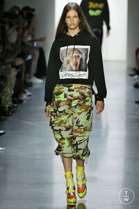 jeremy-scott-ss19-0021-4200f9.thumb.jpg.5c3eb232a3214033c798dc612220140f.jpg