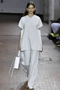 jil-sander-ss19-0001-4c38e3.thumb.jpg.ba285a17c253617641d5c8903ec32a47.jpg