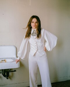 joey-king-in-instyle-magazine-mexico-july-2020-0.jpg