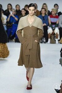 jw-anderson-aw20-0029-450f29.thumb.jpg.b463f318e9ce01f59e85c8c8feb188d2.jpg