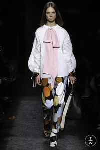 jw-anderson-maw19-0009-65d3ee.thumb.jpg.75076c64c4ed069dca5bc1f51ac59780.jpg