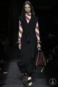jw-anderson-maw19-0038-e2d46b.thumb.jpg.3e88812315c40042b62983480d091abe.jpg
