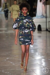 kenzo-ss17-0006-a3f1c5.thumb.jpg.9253d28f1ac68d969f344a74d31bd2f8.jpg