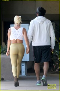lady-gaga-michael-polansky-pick-up-italian-for-dinner-03.jpg