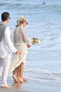 laeticia-hallyday-celebrates-johnny-hallyday-s-birthday-at-a-beach-in-malibu-06-15-2020-1.jpg