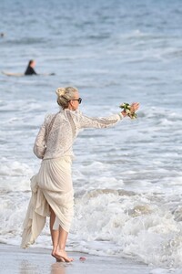 laeticia-hallyday-celebrates-johnny-hallyday-s-birthday-at-a-beach-in-malibu-06-15-2020-11.jpg