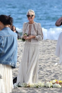 laeticia-hallyday-celebrates-johnny-hallyday-s-birthday-at-a-beach-in-malibu-06-15-2020-2.jpg