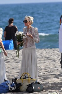 laeticia-hallyday-celebrates-johnny-hallyday-s-birthday-at-a-beach-in-malibu-06-15-2020-5.jpg