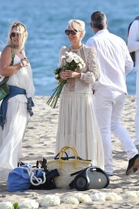 laeticia-hallyday-celebrates-johnny-hallyday-s-birthday-at-a-beach-in-malibu-06-15-2020-7.jpg