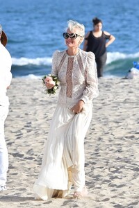 laeticia-hallyday-celebrates-johnny-hallyday-s-birthday-at-a-beach-in-malibu-06-15-2020-8.jpg