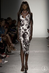 laquan-smith-ss19-0001-28e3e7.thumb.jpg.61f73dc1b29ee832c52fedf9d280e94e.jpg