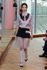 le-defile-prada-resort-2018-photo-13.thumb.jpg.97d9596a8dcb4f2281e680f35e9bbf76.jpg