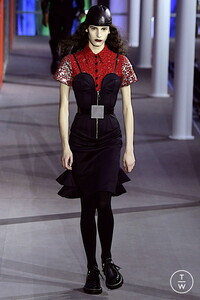 louis-vuitton-aw19-0054-e5d5a2.thumb.jpg.a12f626107b7ba0a314629c1579c7a6c.jpg