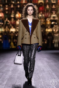 louis-vuitton-fw20-look-19-b8213c.thumb.jpg.74109f128c09259d03f50bd6a1775ed3.jpg
