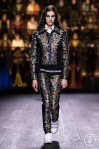 louis-vuitton-fw20-look-32-136d7f.thumb.jpg.f102d81053e57d666dc5127aab8d4e46.jpg