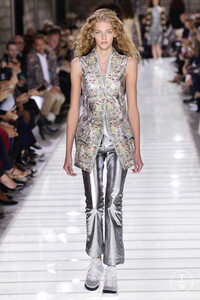 louis-vuitton-ss18-0029-927ef2.thumb.jpg.7091b86158ebb42c6a97c8d285395fe7.jpg