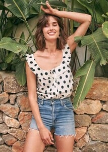 manon-top-38ffb6cf4d8a6a1706a265d80c43ac7c.jpg