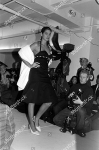 marc-jacobs-spring-1989-ready-to-wear-fashion-show-shutterstock-editorial-10448195bm.jpg