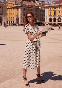 marielle-dress-white_black_dots-7280f0ff60dc43951770c7193fefba15.jpg