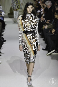 mary-katrantzou-aw19-0026-38cb56.thumb.jpg.6e04792a42da5d1da386c8dd04143f53.jpg