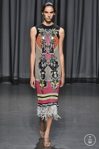 mary-katrantzou-ss19-0029-4447d0.thumb.jpg.030df1f89326965875b2315c49beba13.jpg