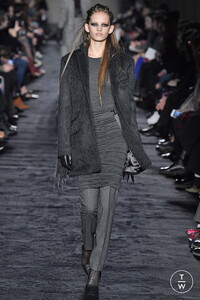 max-mara-aw18-0024-1752ce.thumb.jpg.2a6fb3d5a40fecad56e1098c40a56a80.jpg