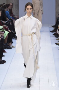max-mara-aw20-0037-98063d.thumb.jpg.ade3774ef9db0e2fb05195b8061ffbe0.jpg
