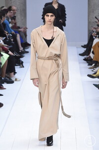 max-mara-aw20-0039-a646f3.thumb.jpg.1ed45ac05bf0d71674f67ee38909fa6e.jpg