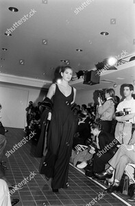michael-kors-fall-1988-sportswear-collection-fashion-show-new-york-city-shutterstock-editorial-10458286aa.jpg
