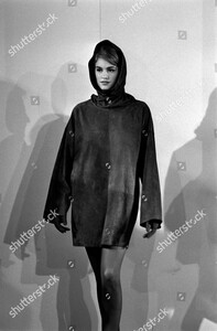 michael-kors-fall-1990-sportswear-collection-fashion-show-new-york-city-shutterstock-editorial-10434108bt.jpg