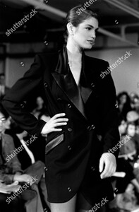 michael-kors-fall-1990-sportswear-collection-fashion-show-new-york-city-shutterstock-editorial-10434108dt.jpg