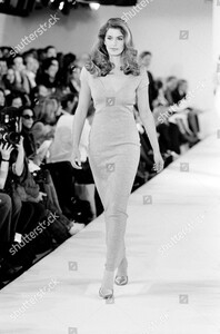 michael-kors-fall-1992-ready-to-wear-fashion-show-new-york-shutterstock-editorial-10453771de.jpg